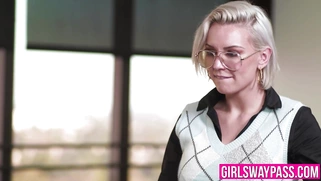 I watched dykes Victoria Voxx and Spencer Bradley touch their pussies