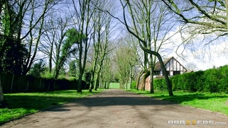 Jenny Diamond welcomes Jordi home wishing to fuck him