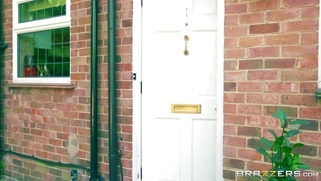 Jenny Diamond welcomes Jordi home wishing to fuck him