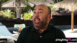 Naked blondie and her GFs washing a car