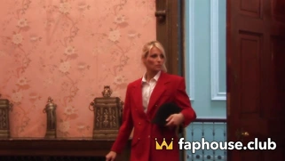 Platinum-blonde fuckslut's sloppy three way creampie