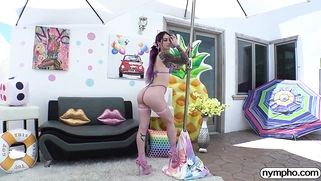 NYMPHO Watch Valerica Steele get wild!