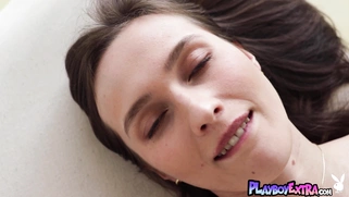 Czech natural talent reveals her pussy