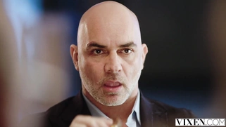 VIXEN Irresistible High Roller Amber plays only to win