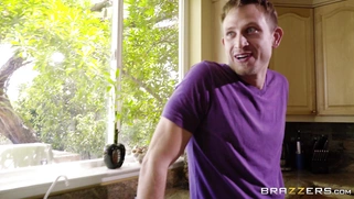 Brooklyn Chase demonstrates her big butt and juggs