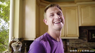 Brooklyn Chase demonstrates her big butt and juggs