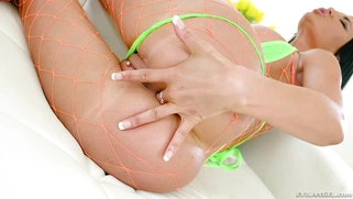 British MILF Jasmine Jae demonstrates her desirable butt