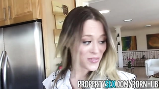 Hot realtor makes a sex tape with a client as a housewarming gift