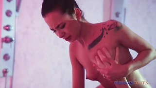 Чувственный эротический возбужденный массаж с кульминацией спермы в жопе