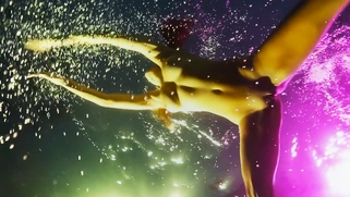 Teen reveals her pussy under the water