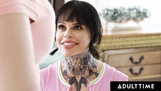 HUGE NATURAL LESBIANS NATASHA NICE AND XWIFE KAREN GET OILED UP AND FUCK! TRIBBING AND!