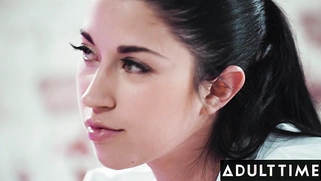 Seductive masseuse Alex Cole gives a MILF client a special massage