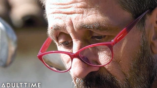 Cute Vanessa Sky Is Mesmerized By Pornstar Stepdad Steve Holmes' Big Cock