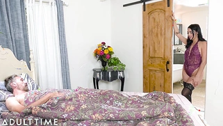 Cute Vanessa Sky Is Mesmerized By Pornstar Stepdad Steve Holmes' Big Cock