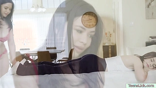 Home services masseuse eats the wet pussy of client