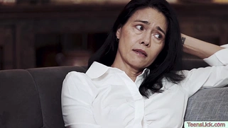 Back massage turns into a pussy licking session