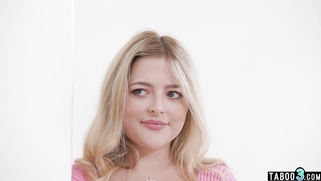 Teen likes watching MILF stepmom fucking