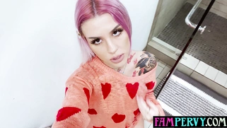 Teen Luna decides to seduce her stepdad