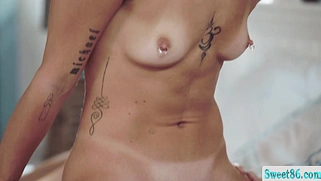 Having sex with my attractive and seductive stepsis