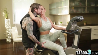 Dude training a hot MILFs tight asshole