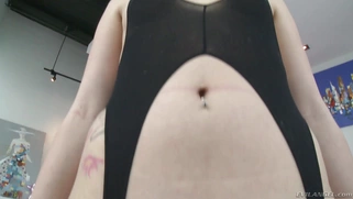 Amazing teen Riylee Renee demosntrates her hot body