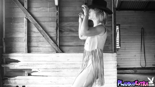 Sexy teen cowgirl Anna loves being naked