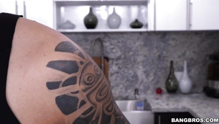 The guy got amazed by blonde hottie Khloe Kapri in the kithcen