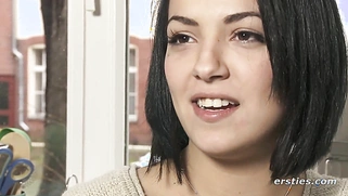 Amateur Girl Masturbates For the Camera