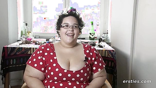 Solo Girl With Big Boobs Masturbates For the Camera