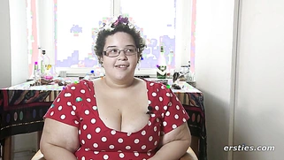 Solo Girl With Big Boobs Masturbates For the Camera
