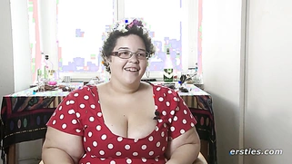 Solo Girl With Big Boobs Masturbates For the Camera