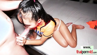 Hot Thai teen Poohpea serving her client
