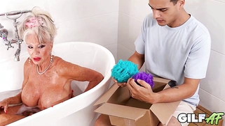 Sally D'Angelo Rewards Leo's Neighborly Service with a Wild Bath time Fuck