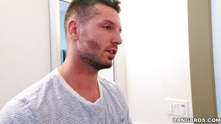 Aaliyah Hadid worhips the the big cock in the toilet