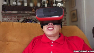 Ebony Anya Ivy shows off her great body to Juan in VR