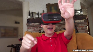 Ebony Anya Ivy shows off her great body to Juan in VR