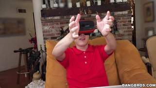 Ebony Anya Ivy shows off her great body to Juan in VR