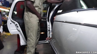 Jade Jantzen gives blowjob and her mom is none the wiser