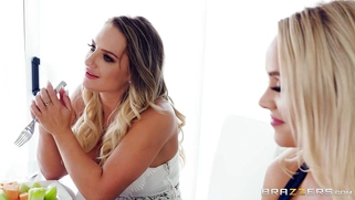 Alexis Monroe, Cali Carter, Jessa Rhodes and Keiran Lee at the table