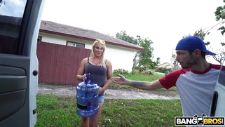 Hurricane [censored] Paris Knight gets help from horny guys