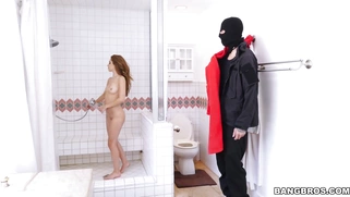 Kimmy Grainger is taking the shower and pleasuring her pussy