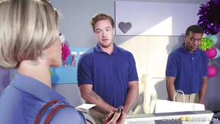 Joslyn James shows off her huge boobs and seduces the guy