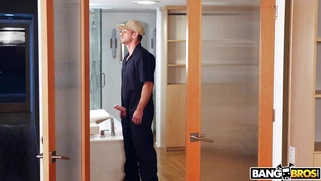 Audrey Bitoni caught her BF with his dick out