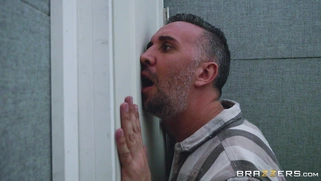 Busty MILF Ryan Keely gets fucked through the glory hole