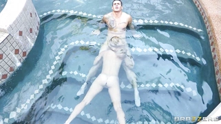 Cherie DeVille sucks hard sausage in the pool