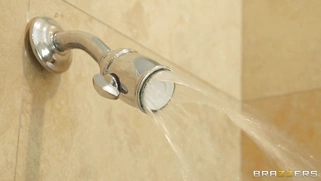 Gia DiMarco getting wet as she taking bath