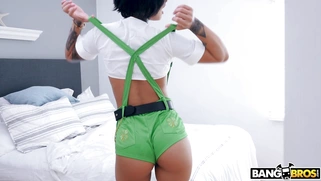 Honey Gold caught her stebro spying on her