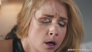 Sarah Vandella on her fours gets hardcore pussy pounding