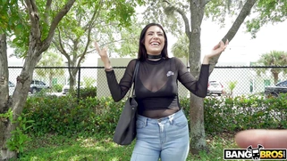 Selene Sinclair got offered some money to date Peter Green