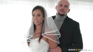 Slutty bride Kelsi Monroe deepthroats massive rod
